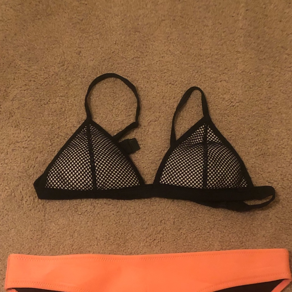 Triangl Swim Top-black+white